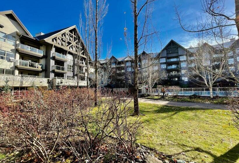 آپارتمان 1 خوابه با چشم‌انداز استخر, Best Ski In Ski Out Condo At Whistler