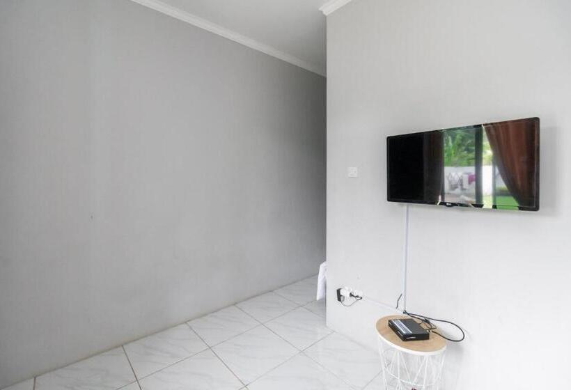 Superior-huone, Reddoorz Plus Near Jungeland Sentul