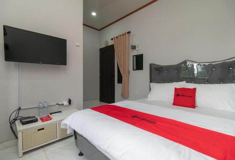 Economy-huone, Reddoorz Plus Near Jungeland Sentul