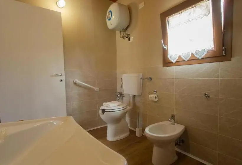 身障者適用スタンダードルーム, Albergo Diffuso Borgo Retrosi Di Amatrice