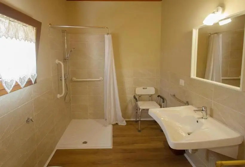 身障者適用スタンダードルーム, Albergo Diffuso Borgo Retrosi Di Amatrice