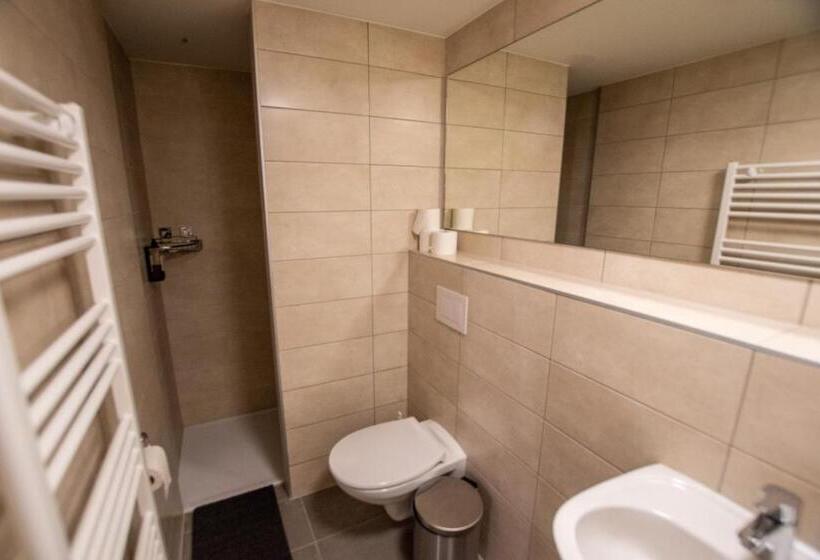 חדר משפחתי, Auberge Le Vieux Moulin