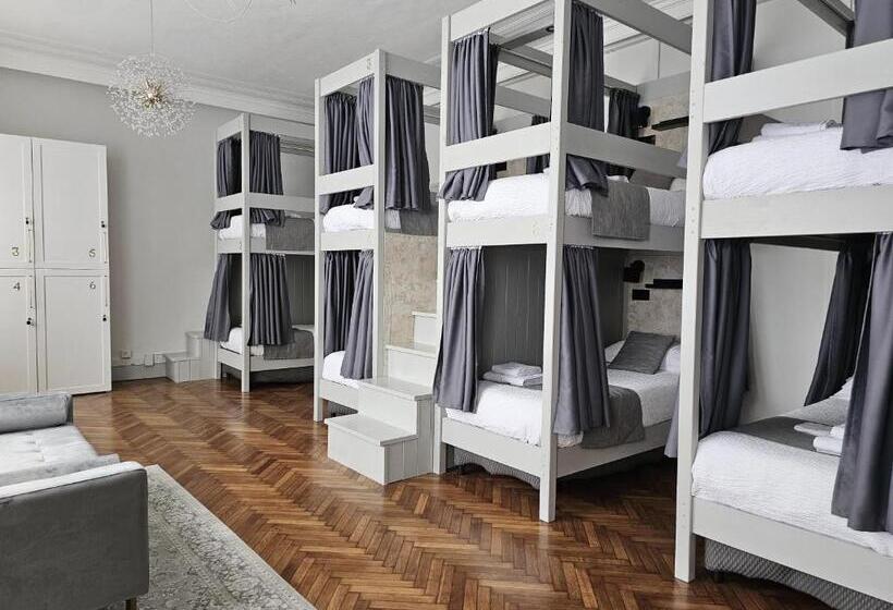 Lit en Chambre Commune, The Host   Web Check In