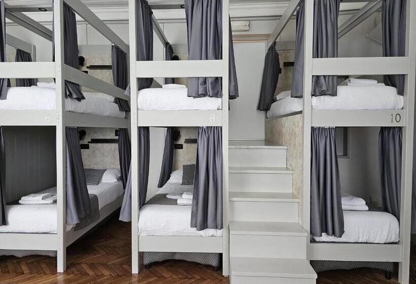 Lit en Chambre Commune, The Host   Web Check In