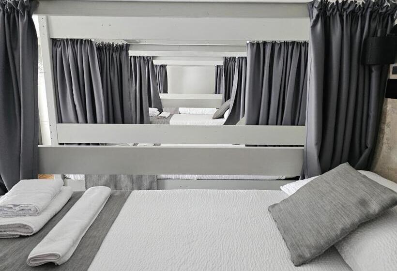 Lit en Chambre Commune, The Host   Web Check In