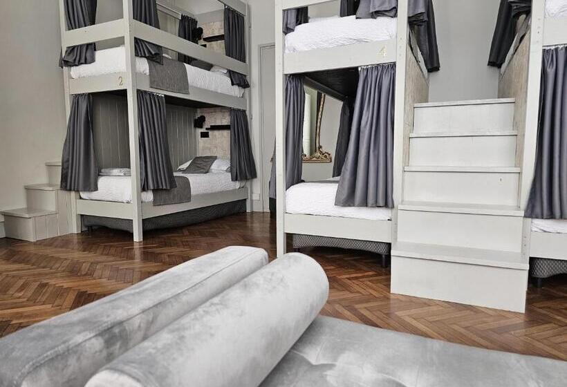 Lit en Chambre Commune, The Host   Web Check In