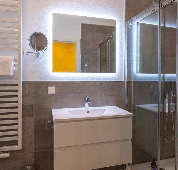 带大床的豪华间, Liebknecht 13