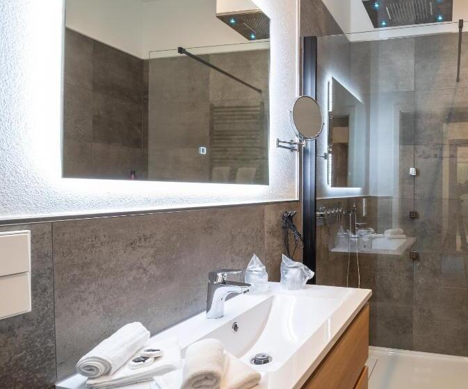 带大床的豪华间, Liebknecht 13