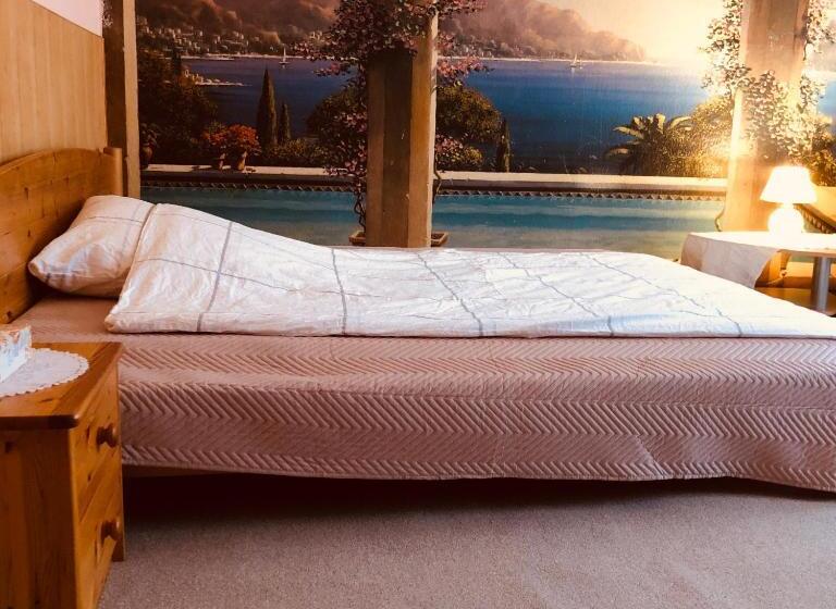 标准间, Just Bar   Pension