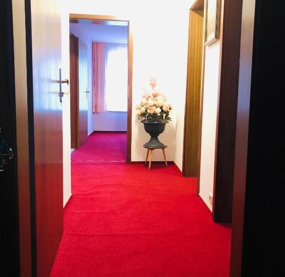 标准间, Just Bar   Pension