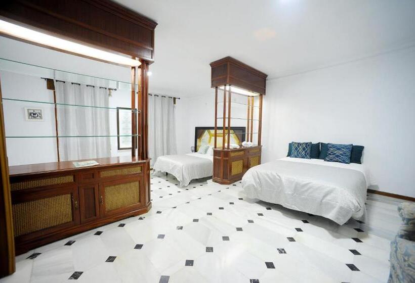 اتاق خانوادگی, San Basilio´s Red House