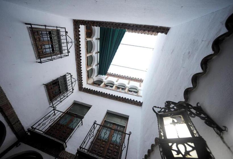 اتاق خانوادگی, San Basilio´s Red House