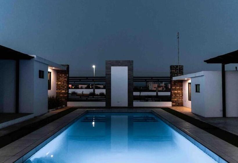 جناح غرفتين نوم, Collins Village Hotel Boutique