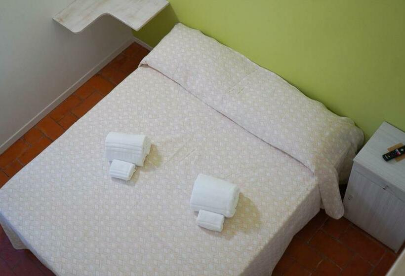 غرفة قياسية ثلاثية, Dimora Toscana