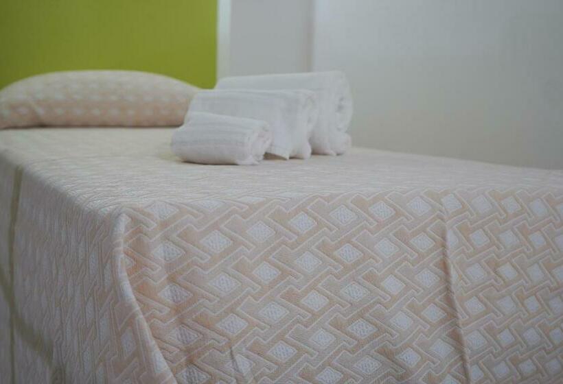 غرفة قياسية ثلاثية, Dimora Toscana