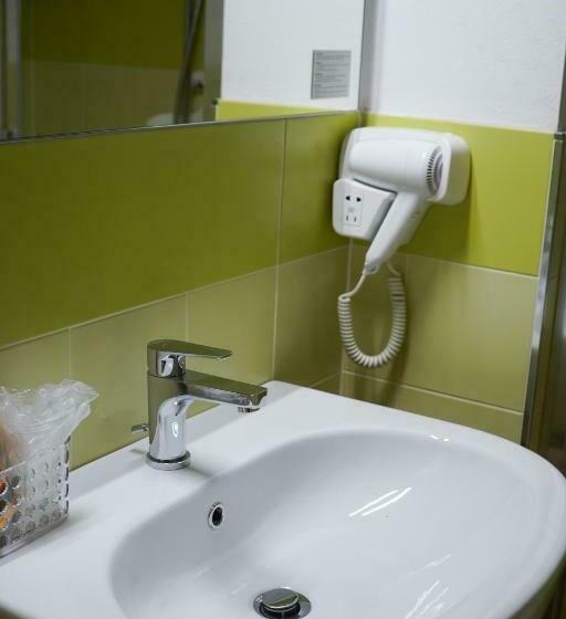 غرفة قياسية ثلاثية, Dimora Toscana