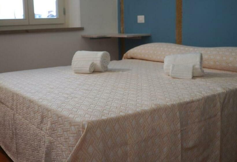 غرفة قياسية ثلاثية, Dimora Toscana