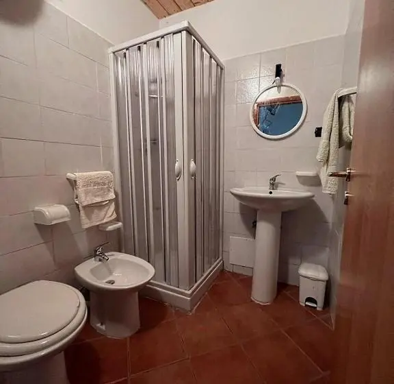 スタンダード4人部屋, B&b Alle Roverelle