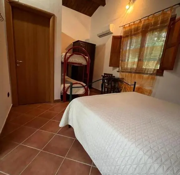 スタンダード4人部屋, B&b Alle Roverelle