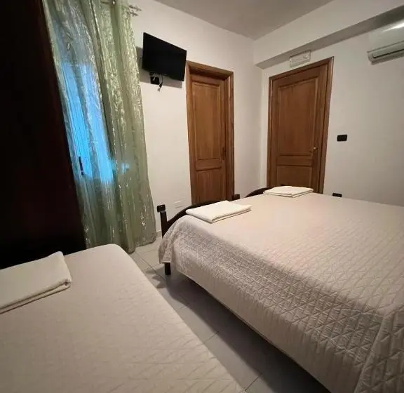 スタンダードトリプルルーム, B&b Alle Roverelle