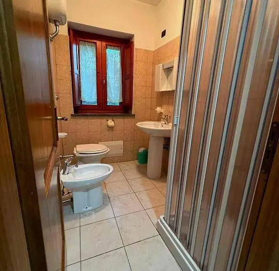 スタンダード4人部屋, B&b Alle Roverelle