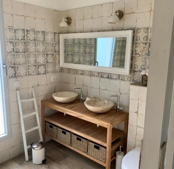 テラス付きスタンダードルーム, Maison D Hôtes De Charme Le Clos De La Fontaine Piscine & Spa