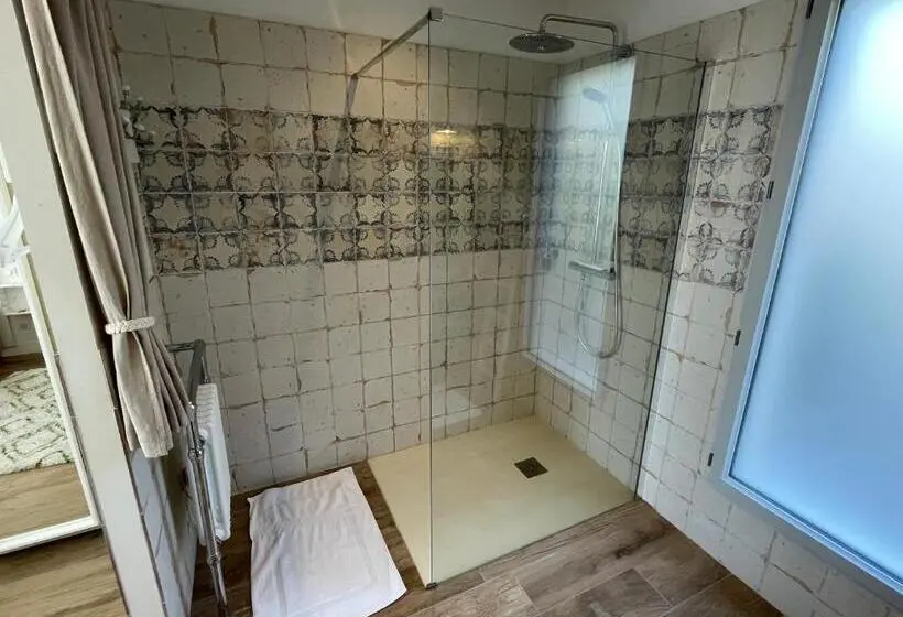 テラス付きスタンダードルーム, Maison D Hôtes De Charme Le Clos De La Fontaine Piscine & Spa