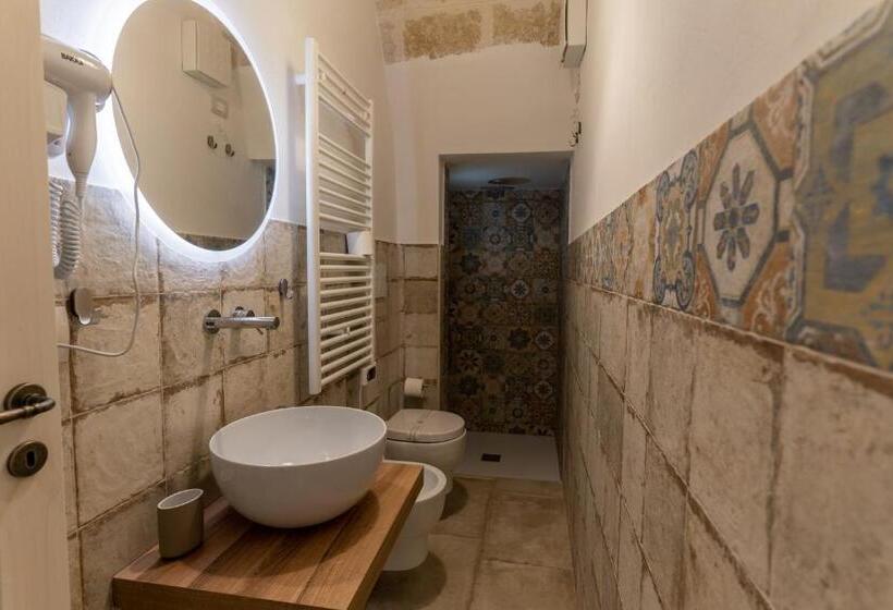 اتاق لوکس با بالکن, Romantica