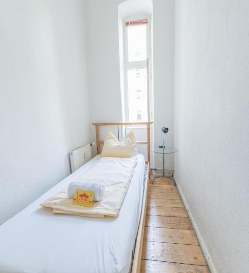 اتاق استاندارد یک تخته با سرویس بهداشتی مشترک, Backpackerberlin