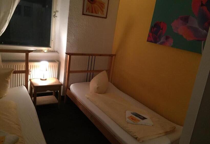 اتاق استاندارد با سرویس بهداشتی مشترک, Backpackerberlin