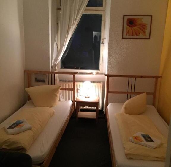 اتاق استاندارد با سرویس بهداشتی مشترک, Backpackerberlin