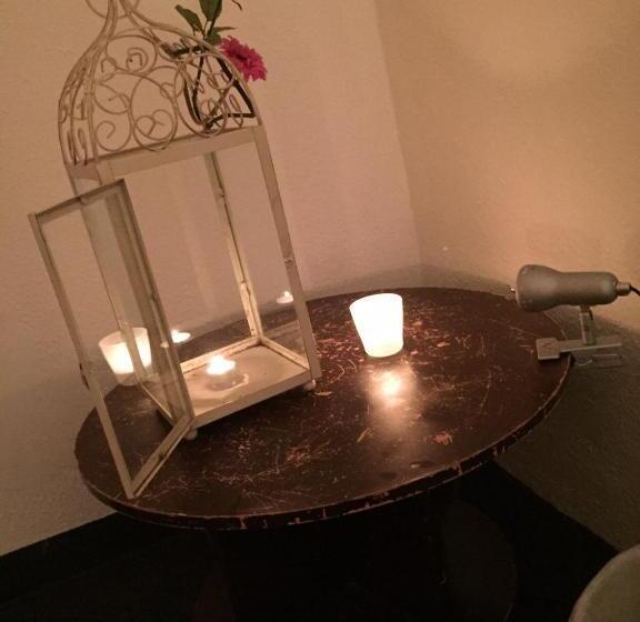 اتاق استاندارد با سرویس بهداشتی مشترک, Backpackerberlin