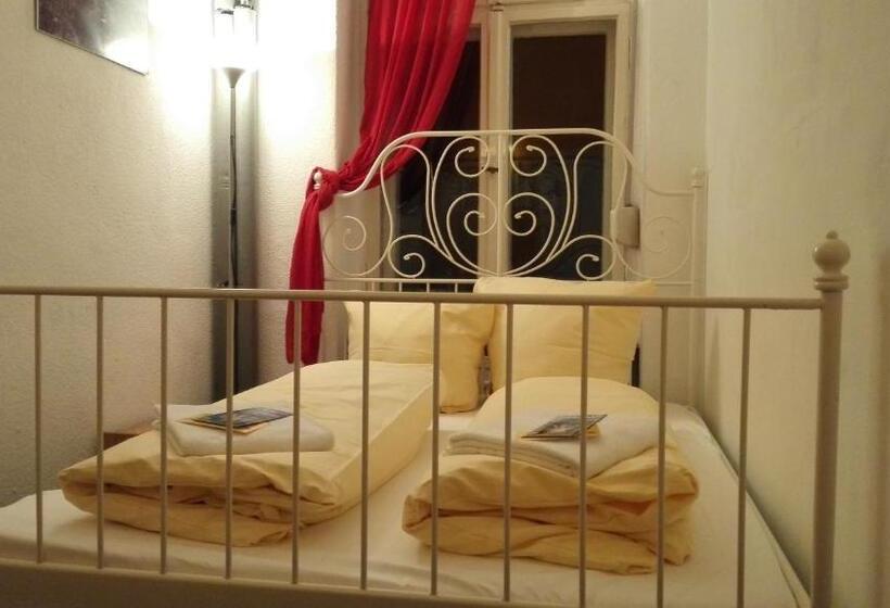 اتاق اکونومی با حمام مشترک, Backpackerberlin