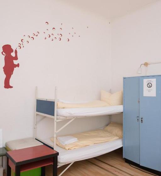 تختخواب در اتاق مشترک, Backpackerberlin