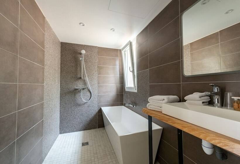 اتاق پرستیژ, Central