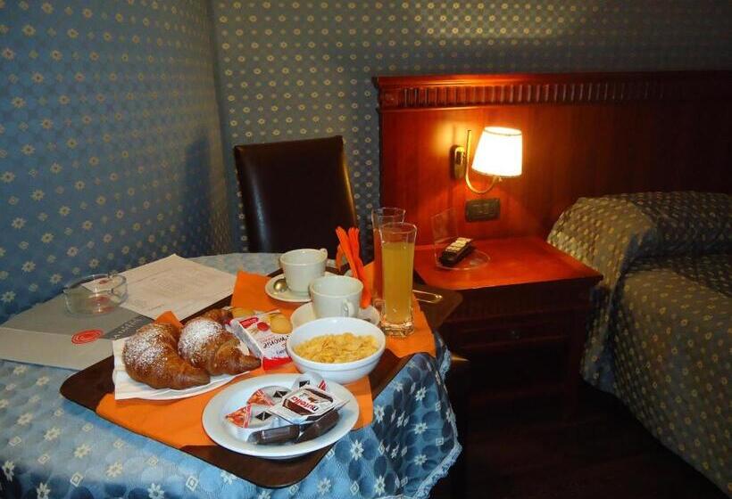 חדר סטנדרט לארבעה, La Fayette