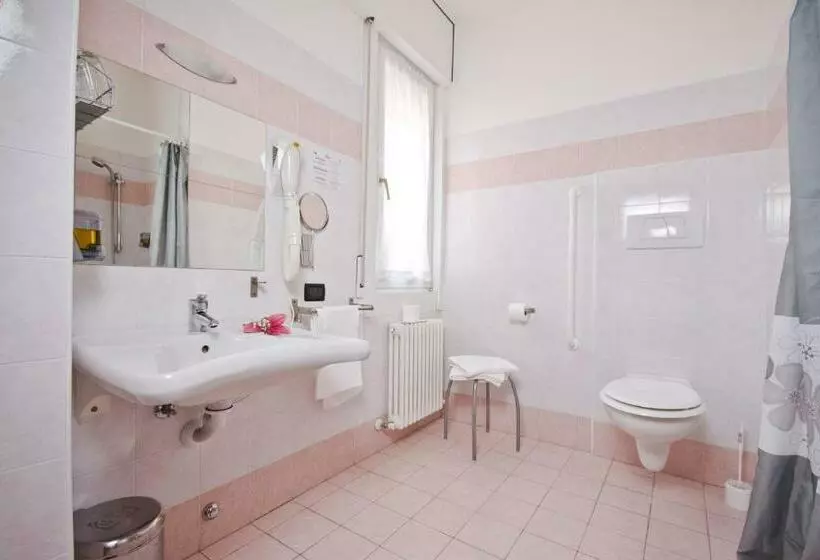 Standard Kolmen Hengen Huone, Martinelli