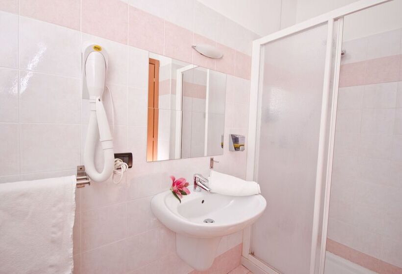 חדר סטנדרט יחיד, Martinelli