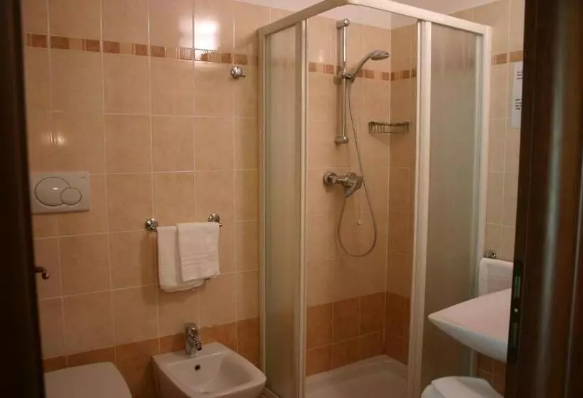 Standard-huone, Moro Freoni