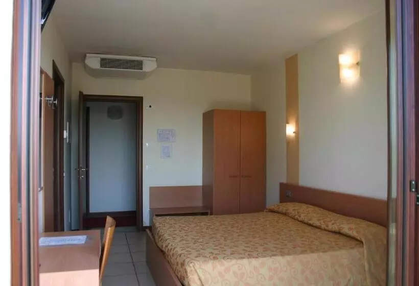 Standard-huone, Moro Freoni