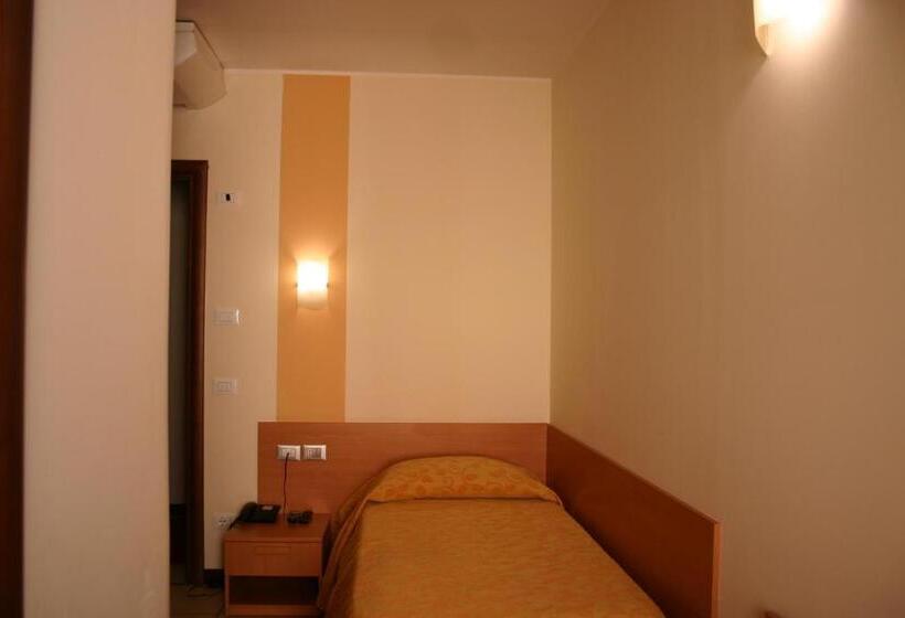 Номер Стандарт Индивидуальный, Moro Freoni