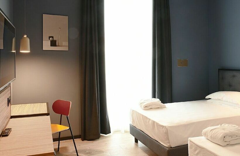 اتاق سوپریور, The Poet