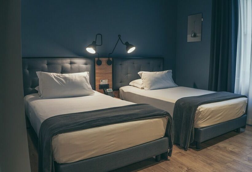 اتاق سوپریور, The Poet