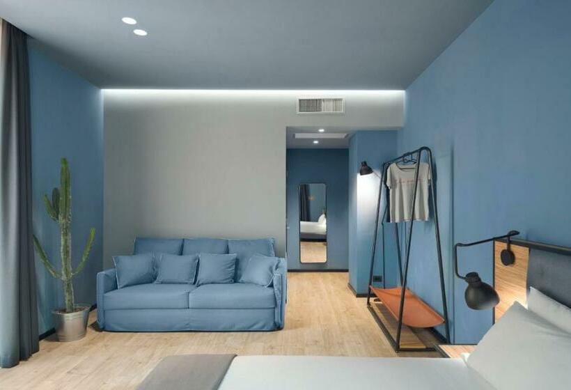 سوییت جونیور, The Poet