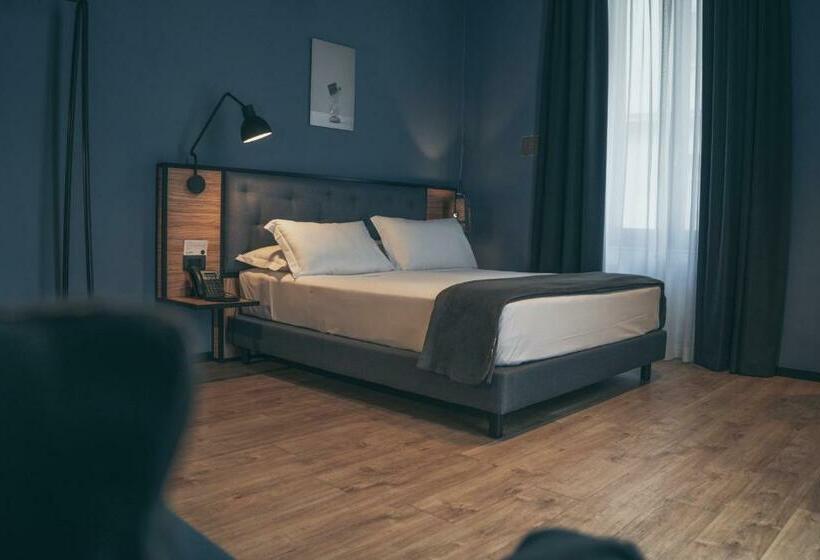 سوییت جونیور, The Poet