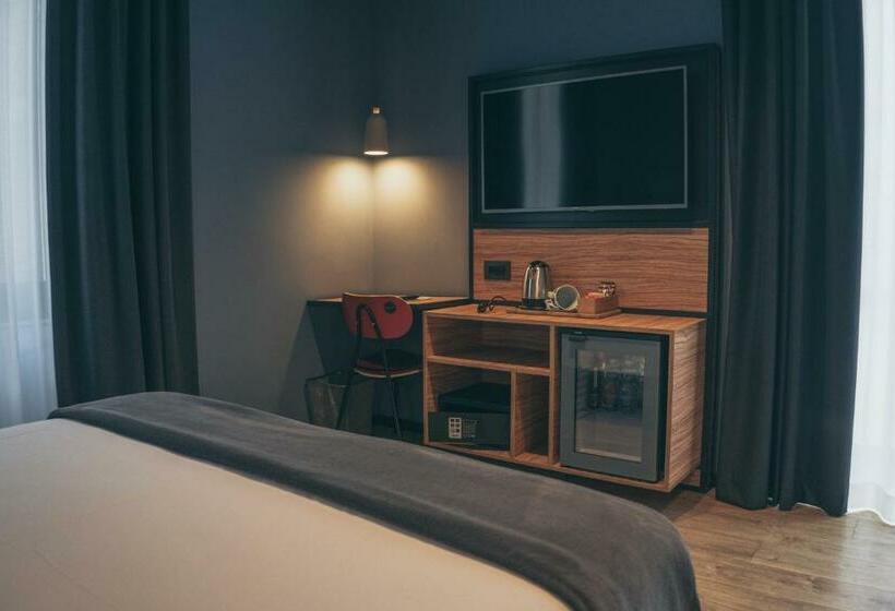 سوییت جونیور, The Poet