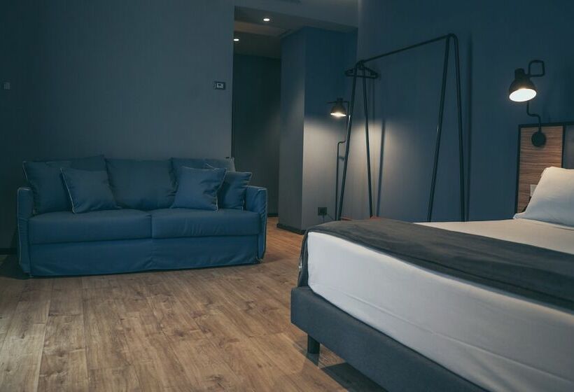 سوییت جونیور, The Poet