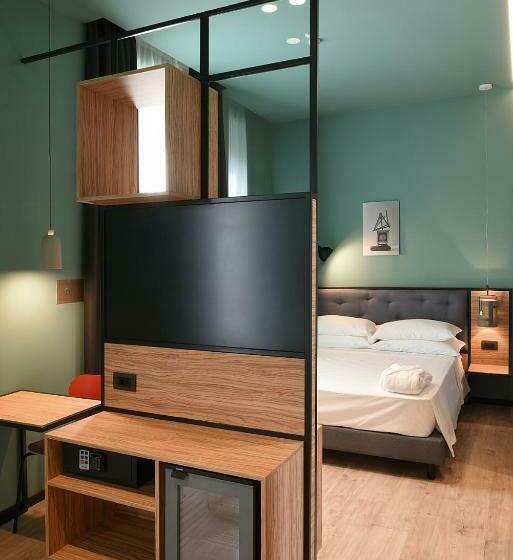 سوییت جونیور لوکس, The Poet