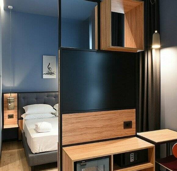 سوییت جونیور لوکس, The Poet