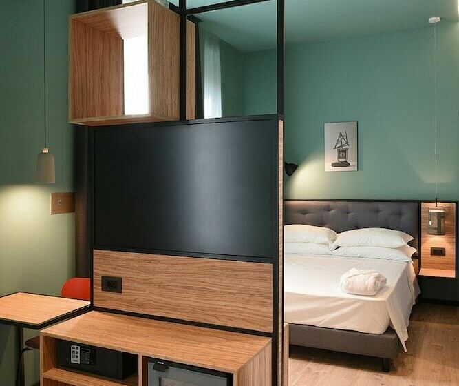 سوییت جونیور لوکس, The Poet